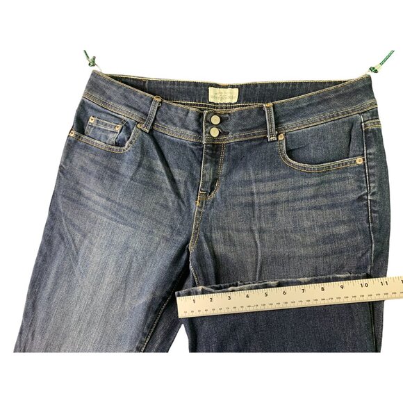 Aeropostale Womens 13 14 Hailey Flare Short Jeans Double Buckle Whiskering - Picture 4 of 8